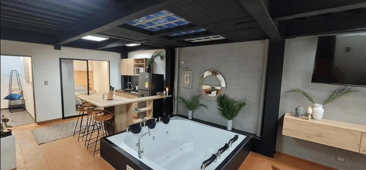 فيلا Manila House With Jacuzzi ميديلين