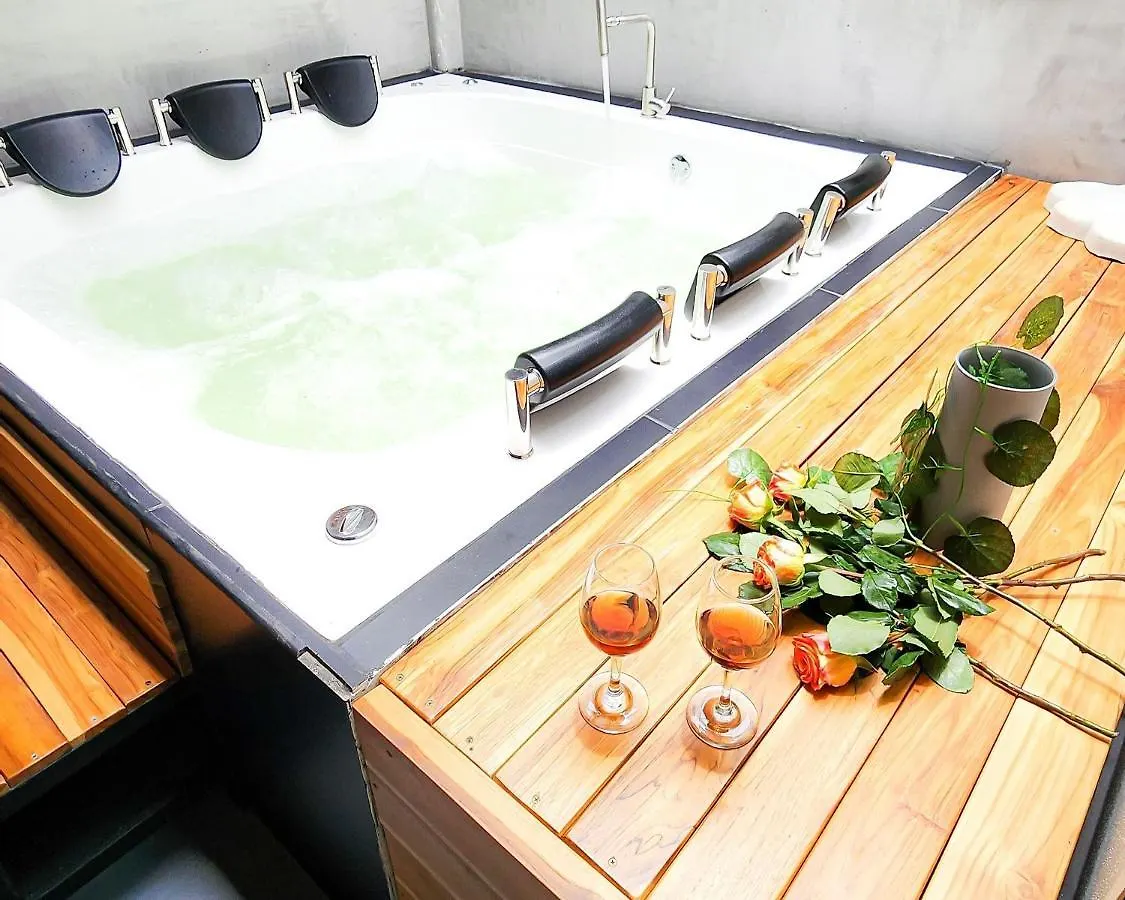 بيت للعطل فيلا Manila House With Jacuzzi ميديلين كولومبيا