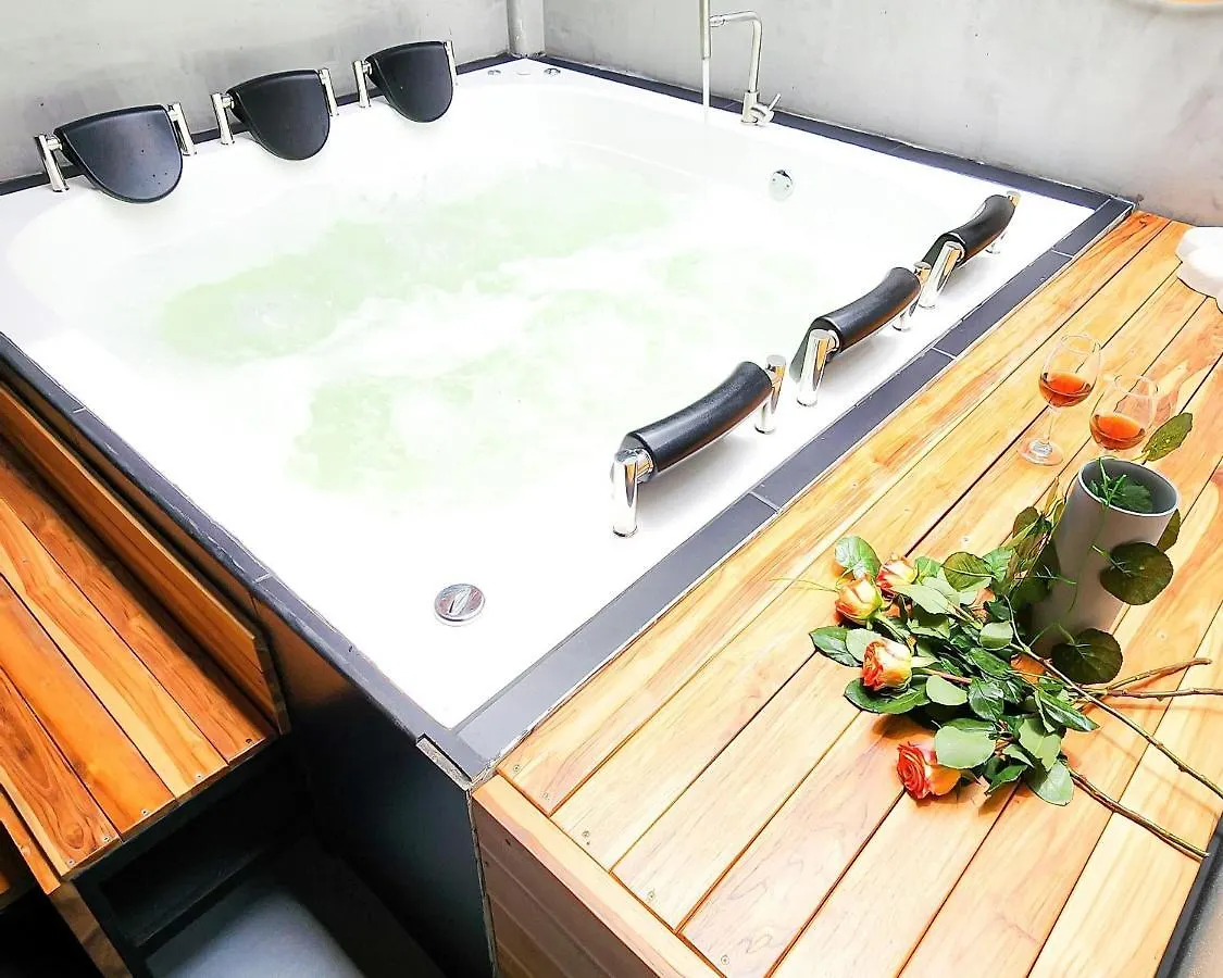 فيلا Manila House With Jacuzzi ميديلين 0*,