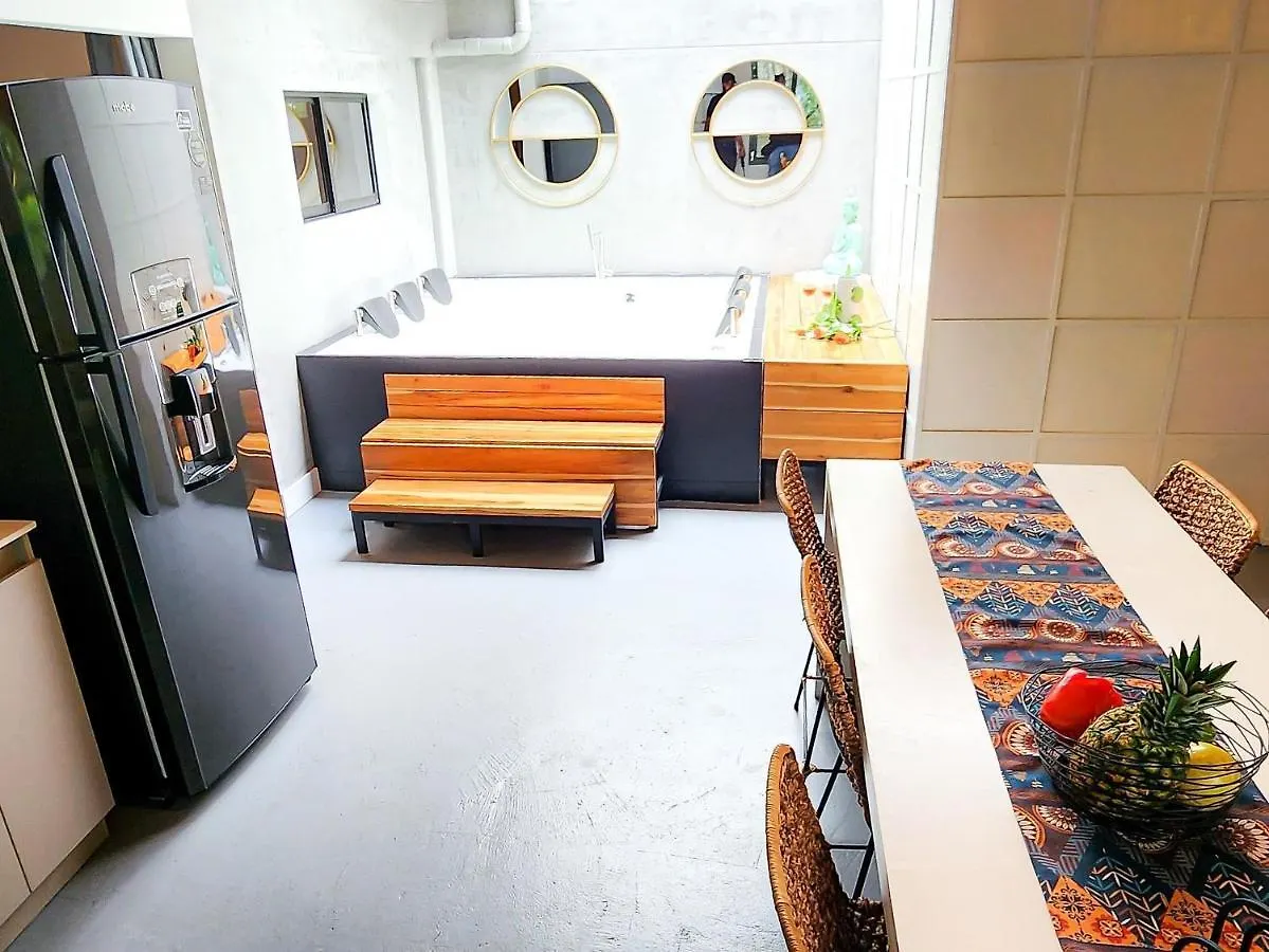 بيت للعطل فيلا Manila House With Jacuzzi ميديلين
