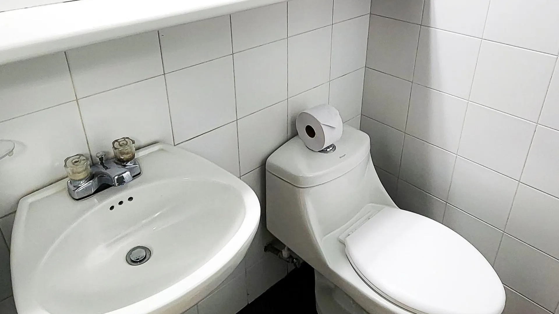 فيلا Manila House With Jacuzzi ميديلين